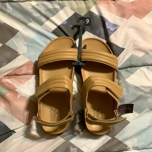 Women’s Sandal Shoe - Size 9